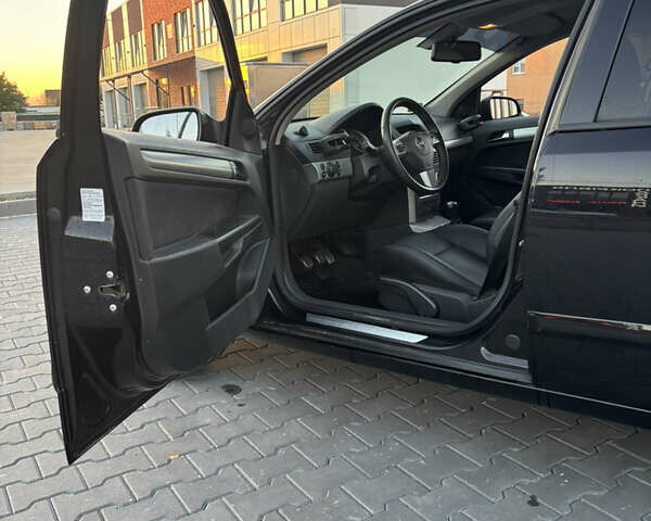 Черный Опель Астра, объемом двигателя 1.91 л и пробегом 260 тыс. км за 5800 $, фото 18 на Automoto.ua