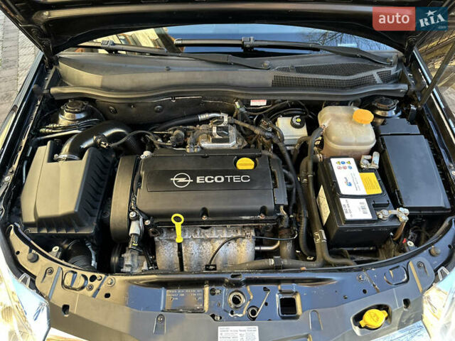 Черный Опель Астра, объемом двигателя 1.6 л и пробегом 180 тыс. км за 5499 $, фото 188 на Automoto.ua