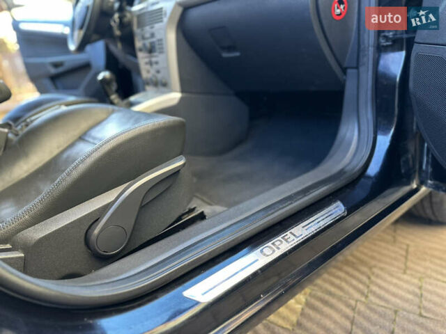 Черный Опель Астра, объемом двигателя 1.6 л и пробегом 180 тыс. км за 5499 $, фото 120 на Automoto.ua