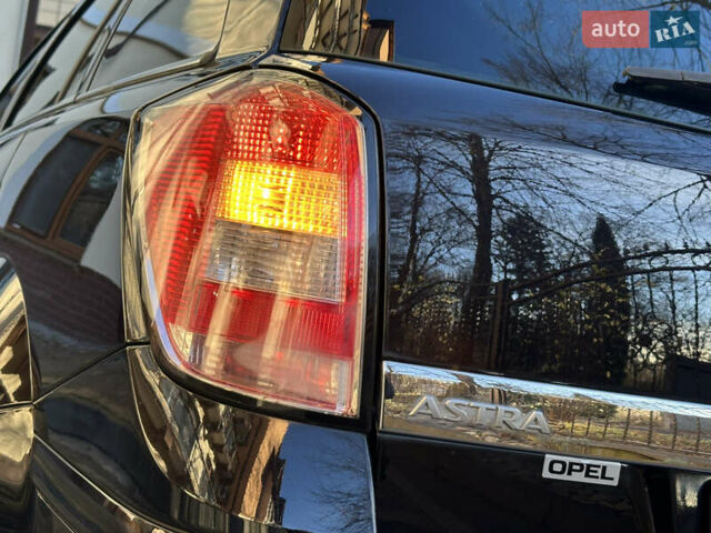 Черный Опель Астра, объемом двигателя 1.6 л и пробегом 180 тыс. км за 5499 $, фото 58 на Automoto.ua
