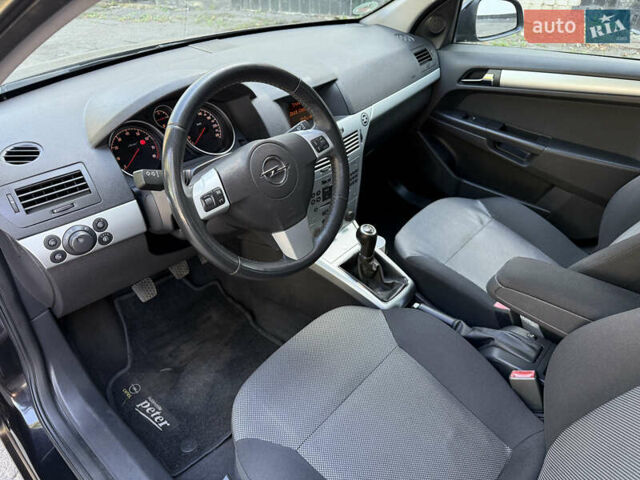 Черный Опель Астра, объемом двигателя 1.6 л и пробегом 219 тыс. км за 6000 $, фото 12 на Automoto.ua