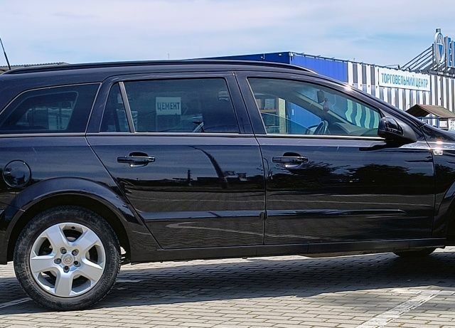 Черный Опель Астра, объемом двигателя 1.7 л и пробегом 260 тыс. км за 4700 $, фото 3 на Automoto.ua