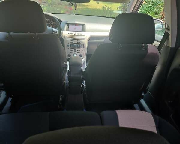 Черный Опель Астра, объемом двигателя 1.9 л и пробегом 287 тыс. км за 5400 $, фото 11 на Automoto.ua