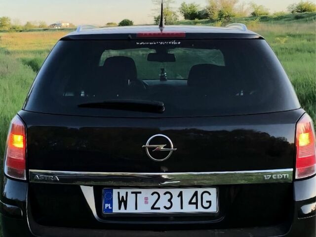 Черный Опель Астра, объемом двигателя 1.7 л и пробегом 244 тыс. км за 2500 $, фото 4 на Automoto.ua