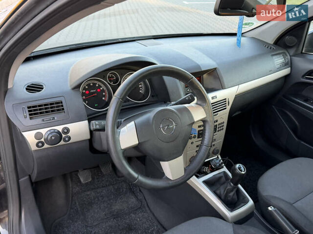 Опель Астра 2008 в Луцке на Automoto.ua Черный Опель Астра, объемом двигателя 1.6 л и пробегом 203 тыс. км за 4550 $, фото 8 на Automoto.ua