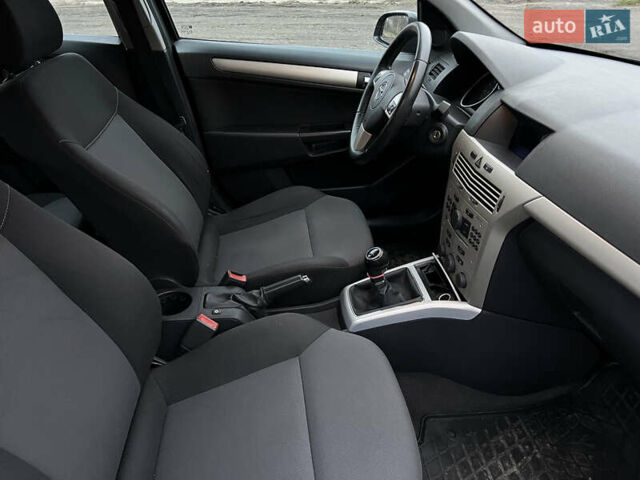 Черный Опель Астра, объемом двигателя 1.8 л и пробегом 209 тыс. км за 5600 $, фото 27 на Automoto.ua