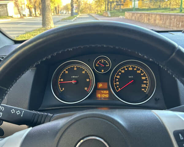 Черный Опель Астра, объемом двигателя 1.9 л и пробегом 191 тыс. км за 7000 $, фото 4 на Automoto.ua