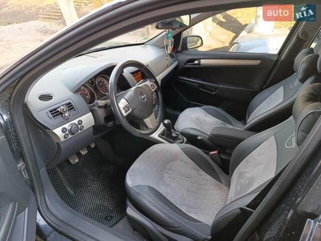 Черный Опель Астра, объемом двигателя 1.69 л и пробегом 260 тыс. км за 5400 $, фото 2 на Automoto.ua