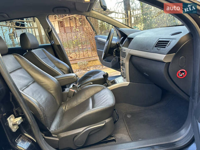 Черный Опель Астра, объемом двигателя 1.6 л и пробегом 180 тыс. км за 5499 $, фото 109 на Automoto.ua