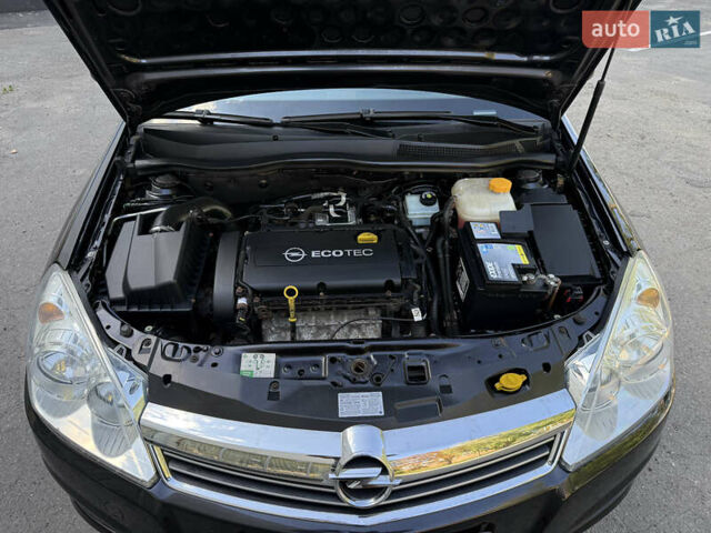 Черный Опель Астра, объемом двигателя 1.6 л и пробегом 219 тыс. км за 6000 $, фото 18 на Automoto.ua