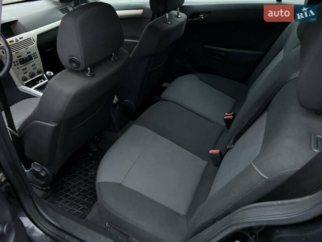 Черный Опель Астра, объемом двигателя 1.8 л и пробегом 209 тыс. км за 5600 $, фото 33 на Automoto.ua