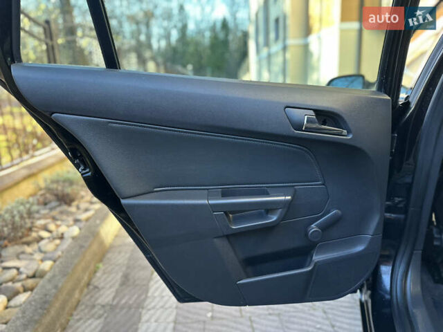 Черный Опель Астра, объемом двигателя 1.6 л и пробегом 180 тыс. км за 5499 $, фото 156 на Automoto.ua