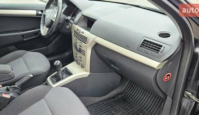 Черный Опель Астра, объемом двигателя 1.6 л и пробегом 210 тыс. км за 5850 $, фото 37 на Automoto.ua