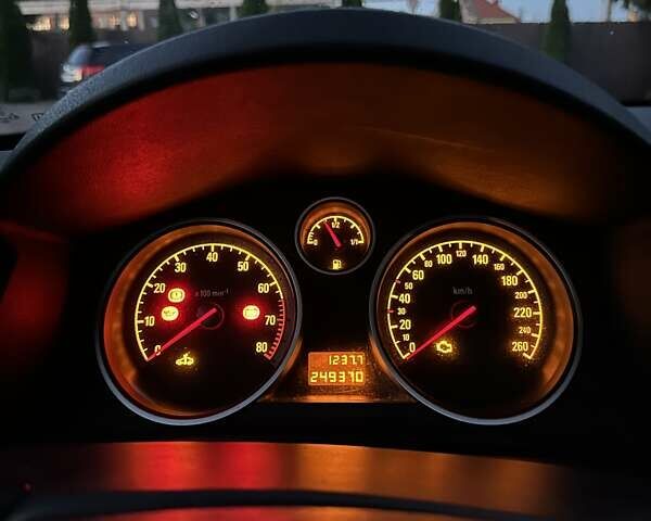 Черный Опель Астра, объемом двигателя 1.6 л и пробегом 240 тыс. км за 5900 $, фото 19 на Automoto.ua