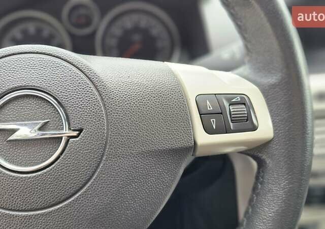 Черный Опель Астра, объемом двигателя 1.6 л и пробегом 209 тыс. км за 5850 $, фото 70 на Automoto.ua