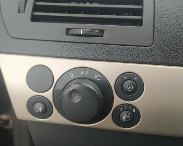 Черный Опель Астра, объемом двигателя 1.6 л и пробегом 200 тыс. км за 6000 $, фото 7 на Automoto.ua