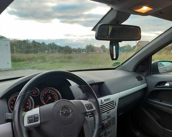 Черный Опель Астра, объемом двигателя 1.6 л и пробегом 281 тыс. км за 5900 $, фото 2 на Automoto.ua