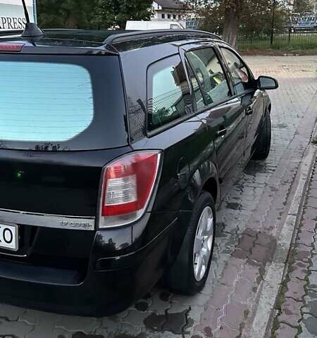 Черный Опель Астра, объемом двигателя 1.7 л и пробегом 257 тыс. км за 5500 $, фото 5 на Automoto.ua