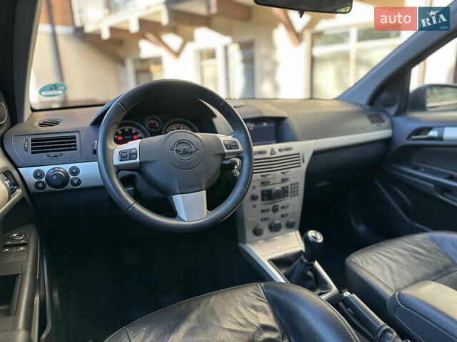 Черный Опель Астра, объемом двигателя 1.6 л и пробегом 180 тыс. км за 5499 $, фото 154 на Automoto.ua