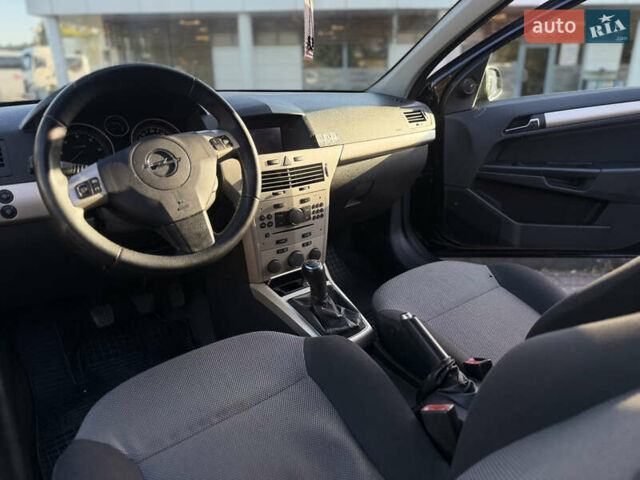Черный Опель Астра, объемом двигателя 1.69 л и пробегом 260 тыс. км за 5550 $, фото 20 на Automoto.ua