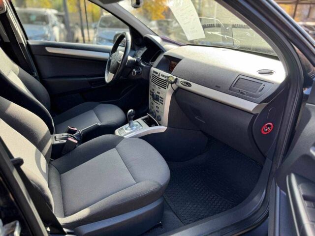 Черный Опель Астра, объемом двигателя 1.6 л и пробегом 237 тыс. км за 6100 $, фото 13 на Automoto.ua