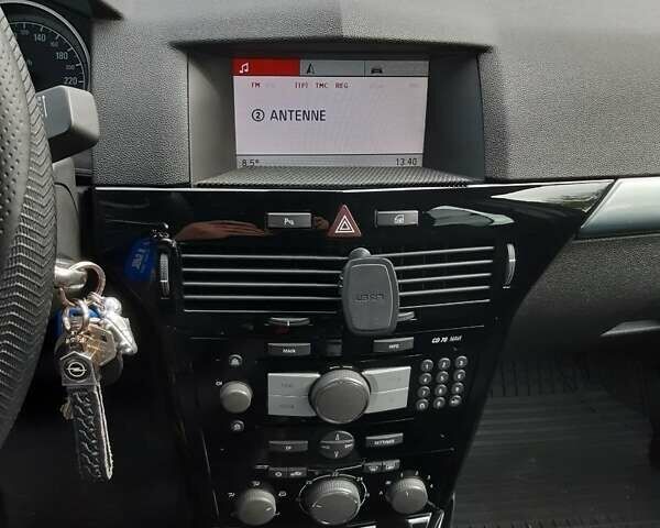 Черный Опель Астра, объемом двигателя 1.6 л и пробегом 191 тыс. км за 5550 $, фото 6 на Automoto.ua