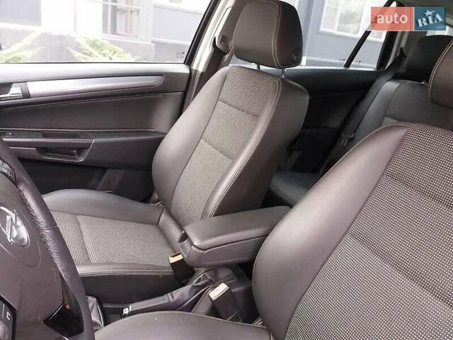 Черный Опель Астра, объемом двигателя 1.6 л и пробегом 191 тыс. км за 5550 $, фото 13 на Automoto.ua