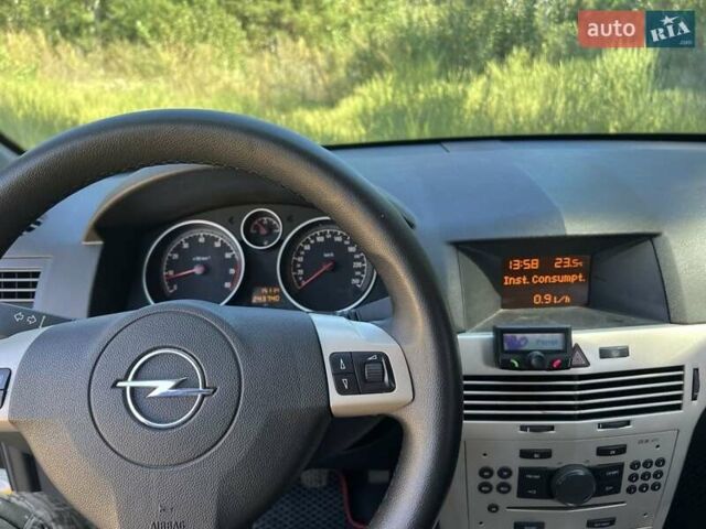 Черный Опель Астра, объемом двигателя 1.6 л и пробегом 243 тыс. км за 4500 $, фото 13 на Automoto.ua