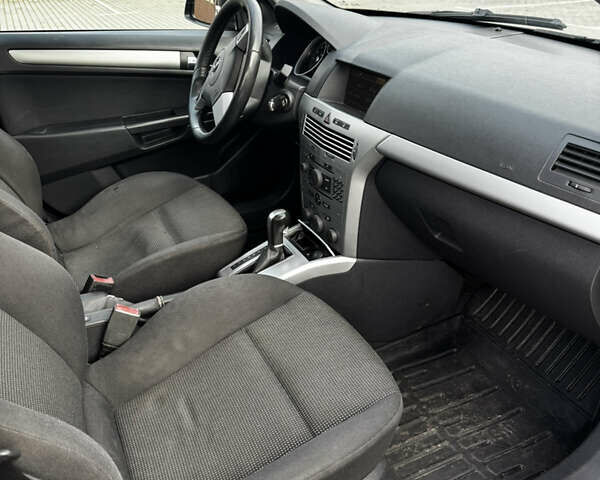 Черный Опель Астра, объемом двигателя 1.8 л и пробегом 405 тыс. км за 5500 $, фото 12 на Automoto.ua