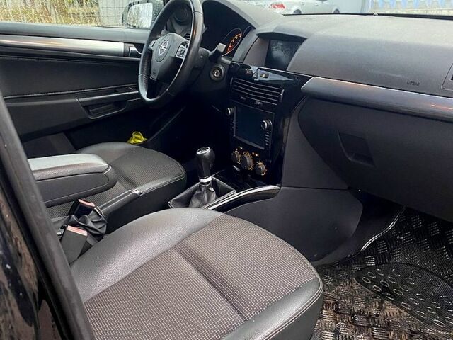 Черный Опель Астра, объемом двигателя 1.6 л и пробегом 225 тыс. км за 4900 $, фото 10 на Automoto.ua
