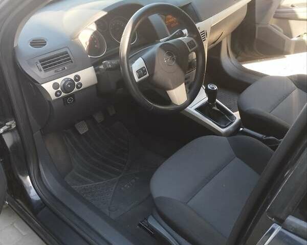 Черный Опель Астра, объемом двигателя 1.6 л и пробегом 260 тыс. км за 5400 $, фото 9 на Automoto.ua