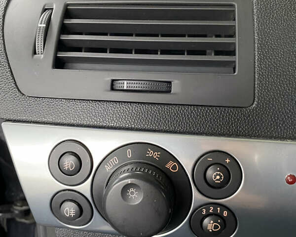 Черный Опель Астра, объемом двигателя 1.6 л и пробегом 230 тыс. км за 5000 $, фото 19 на Automoto.ua