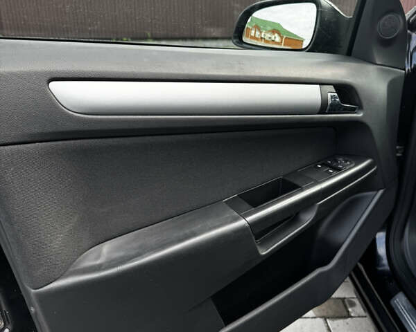 Черный Опель Астра, объемом двигателя 1.8 л и пробегом 405 тыс. км за 5500 $, фото 10 на Automoto.ua