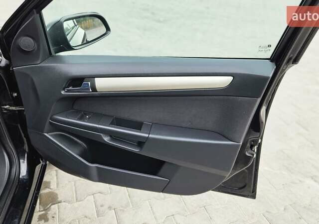 Черный Опель Астра, объемом двигателя 1.6 л и пробегом 209 тыс. км за 5850 $, фото 48 на Automoto.ua