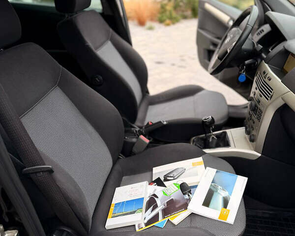 Чорний Опель Астра, об'ємом двигуна 1.8 л та пробігом 320 тис. км за 5400 $, фото 47 на Automoto.ua