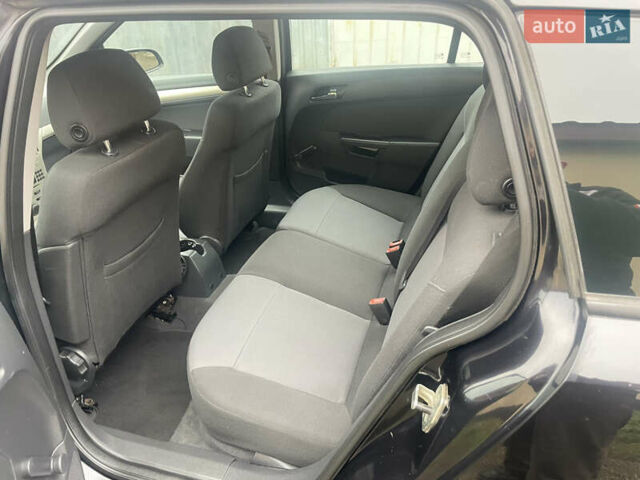 Черный Опель Астра, объемом двигателя 1.6 л и пробегом 206 тыс. км за 4900 $, фото 12 на Automoto.ua