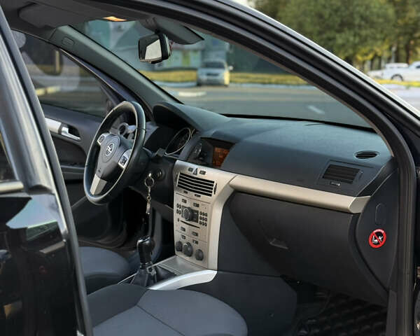 Черный Опель Астра, объемом двигателя 1.6 л и пробегом 194 тыс. км за 6499 $, фото 14 на Automoto.ua