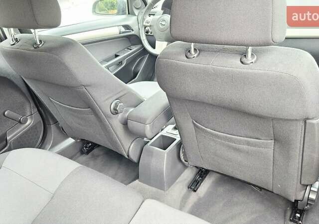 Черный Опель Астра, объемом двигателя 1.6 л и пробегом 209 тыс. км за 5850 $, фото 35 на Automoto.ua