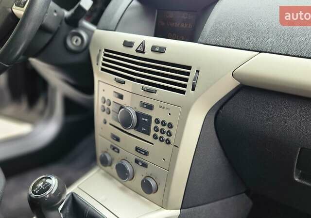 Черный Опель Астра, объемом двигателя 1.6 л и пробегом 209 тыс. км за 5850 $, фото 57 на Automoto.ua