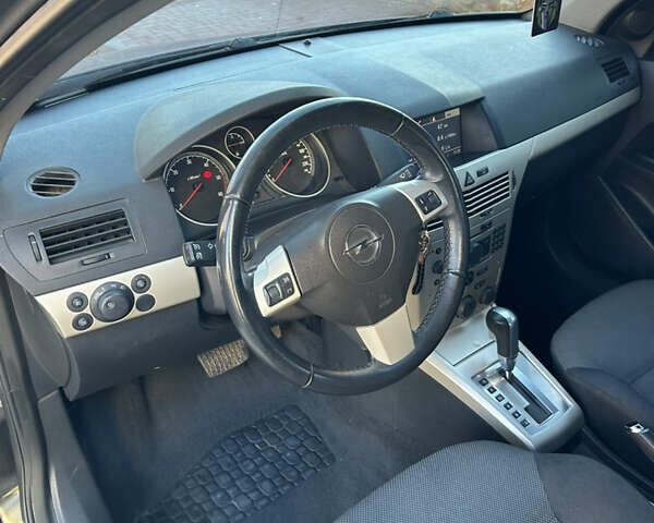 Черный Опель Астра, объемом двигателя 1.9 л и пробегом 191 тыс. км за 7000 $, фото 3 на Automoto.ua