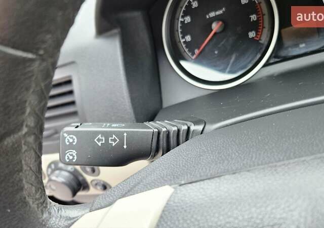 Черный Опель Астра, объемом двигателя 1.6 л и пробегом 209 тыс. км за 5850 $, фото 68 на Automoto.ua