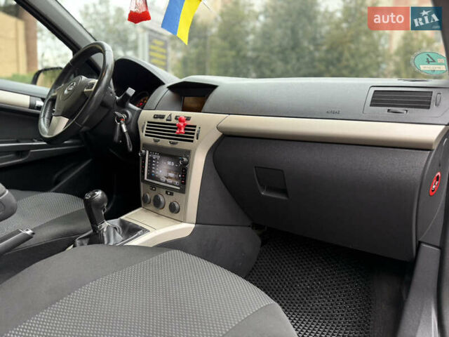 Чорний Опель Астра, об'ємом двигуна 1.7 л та пробігом 330 тис. км за 4400 $, фото 48 на Automoto.ua