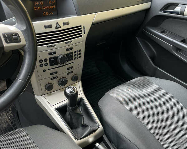 Чорний Опель Астра, об'ємом двигуна 1.4 л та пробігом 218 тис. км за 5100 $, фото 6 на Automoto.ua