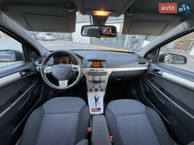 Черный Опель Астра, объемом двигателя 1.6 л и пробегом 180 тыс. км за 5000 $, фото 55 на Automoto.ua
