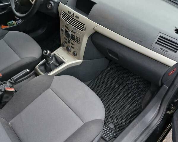 Чорний Опель Астра, об'ємом двигуна 1.6 л та пробігом 280 тис. км за 6100 $, фото 18 на Automoto.ua