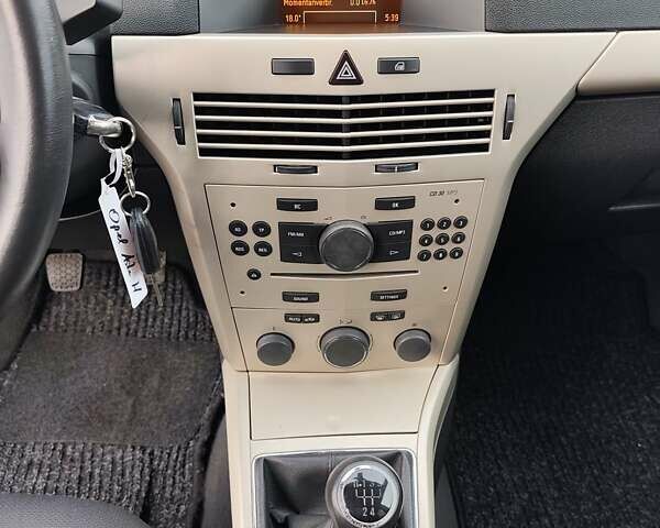 Чорний Опель Астра, об'ємом двигуна 1.6 л та пробігом 217 тис. км за 5600 $, фото 26 на Automoto.ua