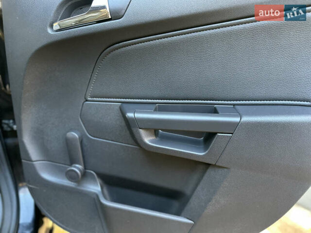 Черный Опель Астра, объемом двигателя 1.6 л и пробегом 180 тыс. км за 5499 $, фото 159 на Automoto.ua