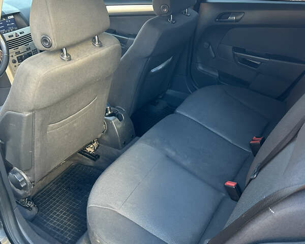 Черный Опель Астра, объемом двигателя 1.9 л и пробегом 191 тыс. км за 7000 $, фото 6 на Automoto.ua