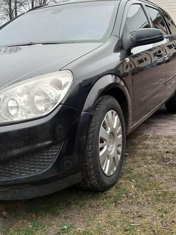 Черный Опель Астра, объемом двигателя 1.9 л и пробегом 320 тыс. км за 5600 $, фото 3 на Automoto.ua