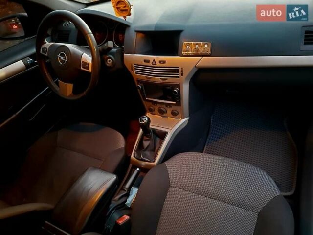 Черный Опель Астра, объемом двигателя 1.6 л и пробегом 327 тыс. км за 4400 $, фото 17 на Automoto.ua